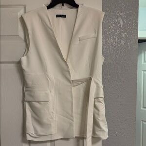 SHEIN White Sleeveless Vest